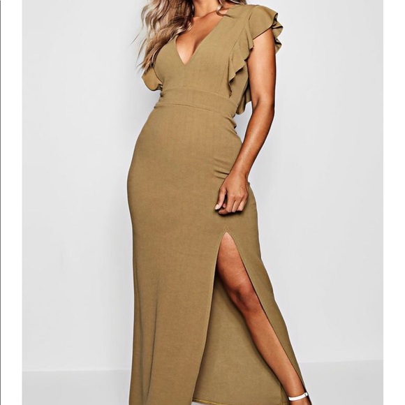 Boohoo Plus Dresses & Skirts - Boohoo Plus Ruffle Shoulder Plunge Maxi Dress